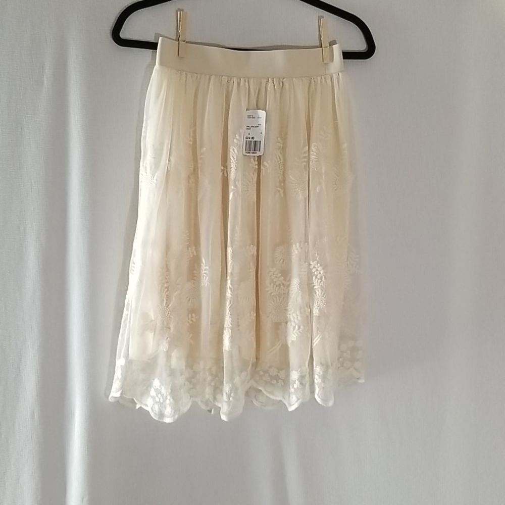 NWT! Cream Lace skirt